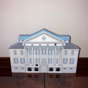 The Cat's Meow Southern Belles Hampton Plantation 1999 Wooden Shelf Sitter